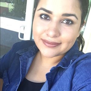 Meet your Posher, Ana